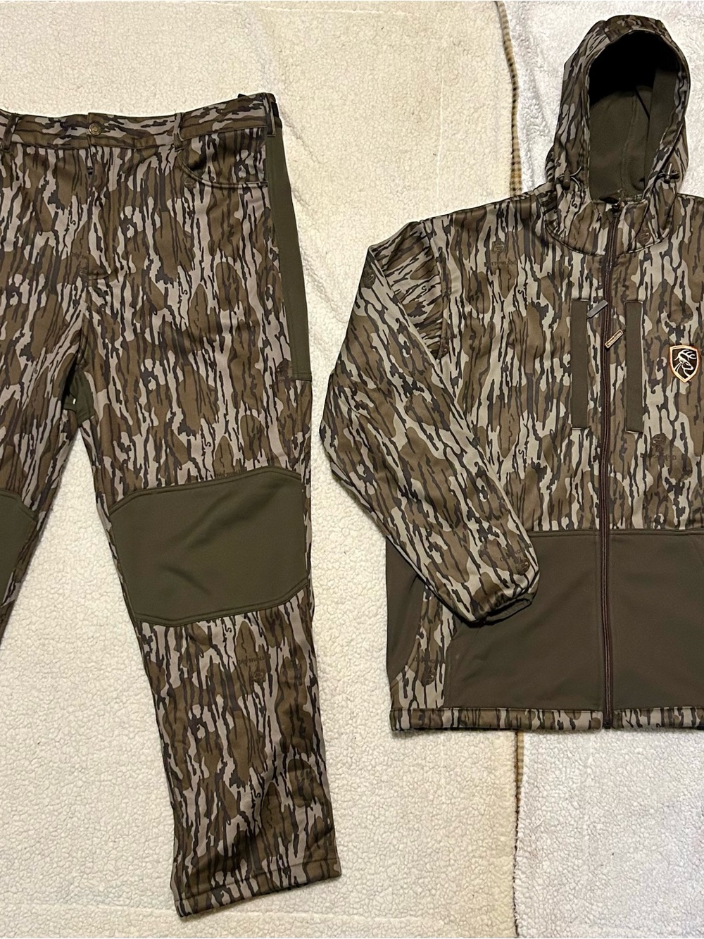 Drake Non-Typical Hunting Outfit.         Mid-Season Pants (XL) and Jacket (XL)